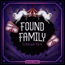 Willkommen zu unserem Chest of Fandoms -Februar- Box - Thema “Found Family“! Euch erwartet eine Hardcover Ausgabe mit exklusivem Farbschnitt. 👨‍👨‍👧‍👧