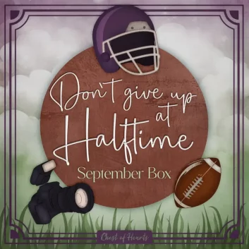 Ihre Beziehung ist nur gespielt. Die Gefühle auch? Das erfahrt ihr in der Chest of Hearts -September- Box zum Thema “Don’t give up at Halftime” 🏈