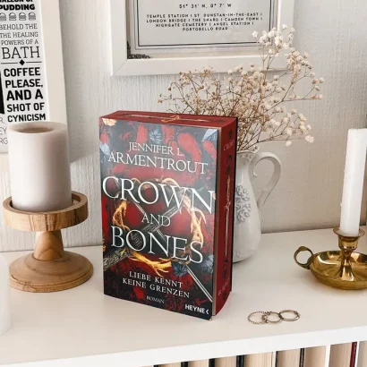 "Crown and Bones - Liebe kennt keine Grenzen" von Jennifer L. Armentrout mit Farbschnitt und Charakterkarte - Band 3 der Fantasy-Reihe.
